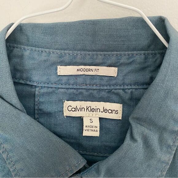 Calvin Klein Men’s Button Front Shirt - Picture 2 of 3